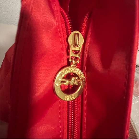 Red Quilted Tote Bag Gold Hardware Detail Canvas Strap Zip Closure NWOT - Picture 9 of 9